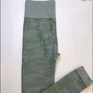 Camo scrunch butt leggings